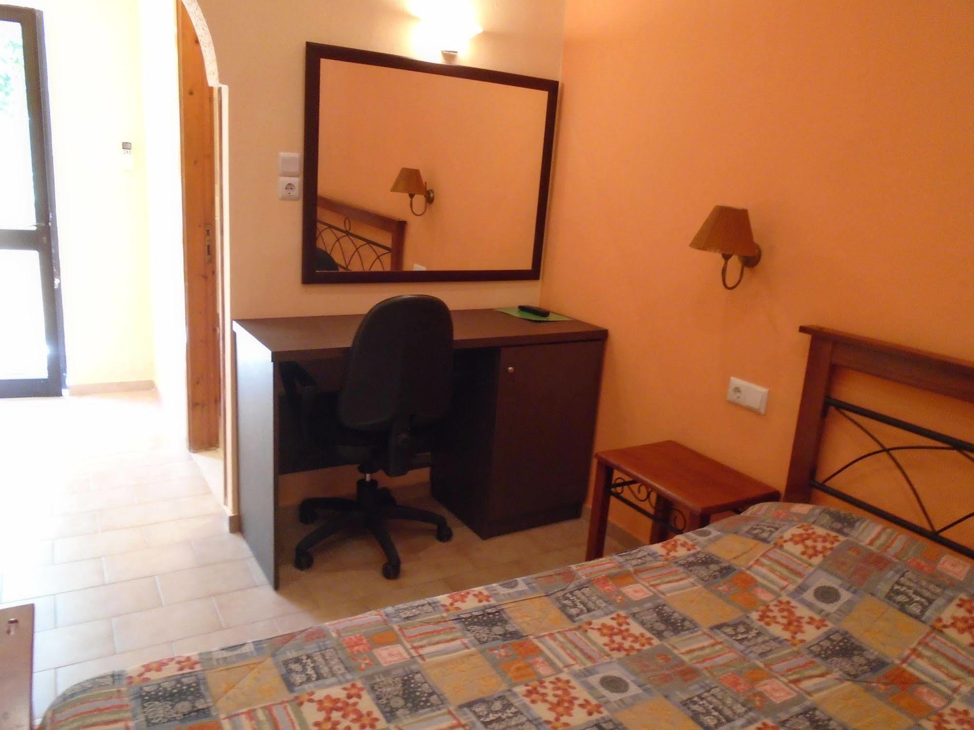 Adonis Beach Hotel Iraklio Eksteriør bilde